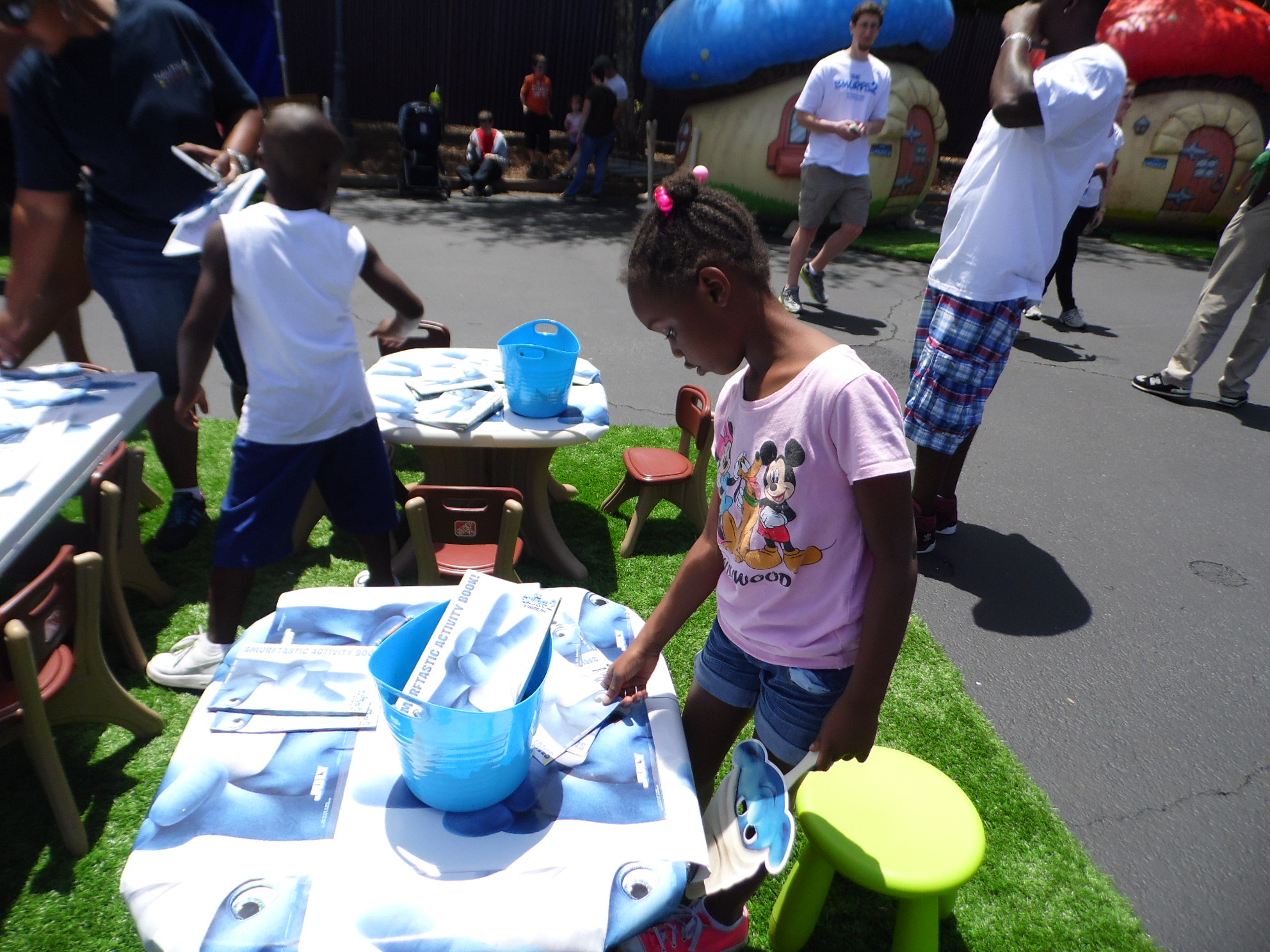 Schtroumpfs_tournee_road_show_evenement_evasion_communication_Bourges_animation