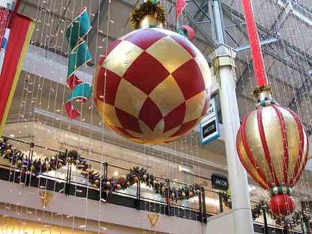decoration_noel_pour_centre_commercial_grand_magasin_supermarche_evasion_communication_theatralisation