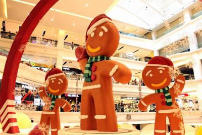 decoration_noel_pour_centre_commercial_grand_magasin_supermarche_evasion_communication_theatralisation