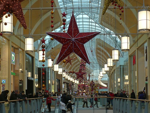 decoration_noel_pour_centre_commercial_grand_magasin_supermarche_evasion_communication_theatralisation